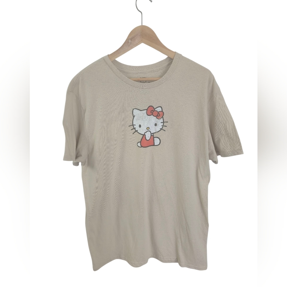 NWOT Hello Kitty Graphic Short Sleeve Tshirt Beige Size Large